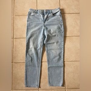 American Eagle Mom Jeans. Size 8.